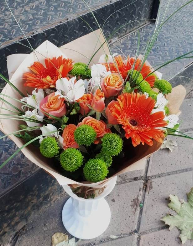 Букет цветов из: Герберы, Хризантемы, Альстромерии и Розы в Оленегорске