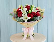 Букет цветов из:  Лилии и Розы в Оленегорске