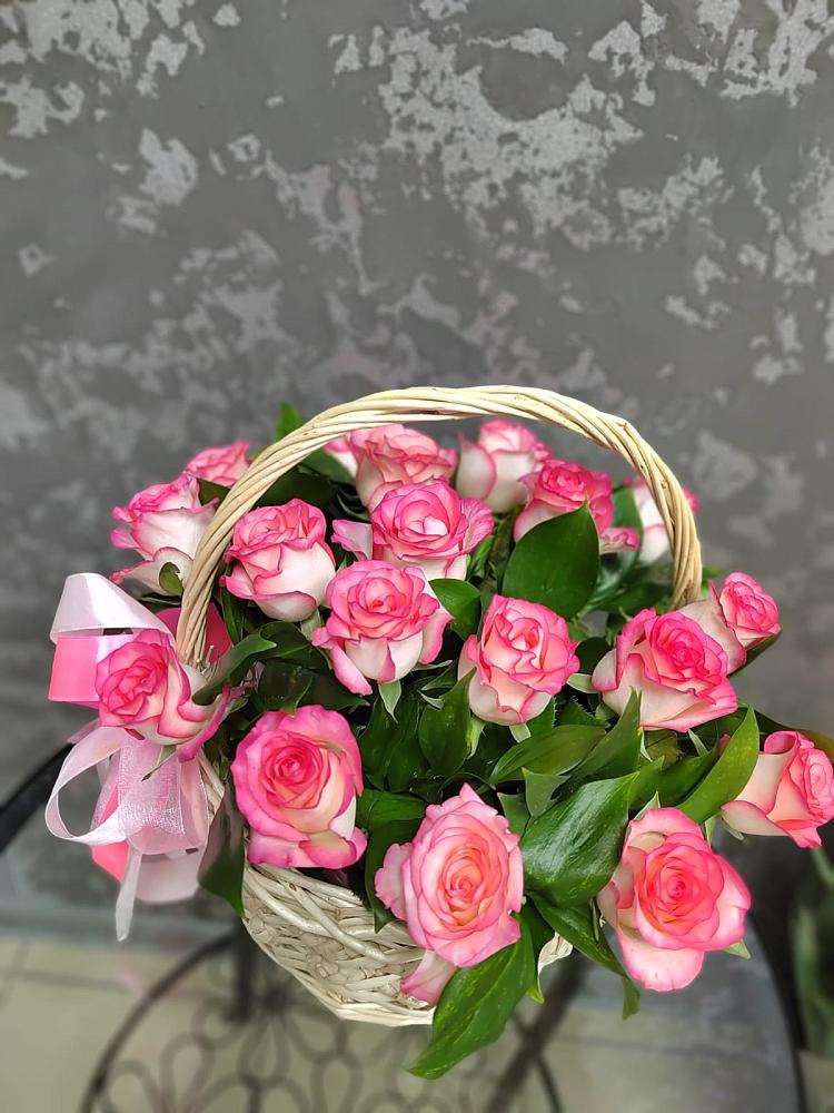 Цветочная композиция из Розы в корзине в Оленегорске