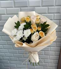 Букет цветов из:  Розы и Хризантемы в Оленегорске