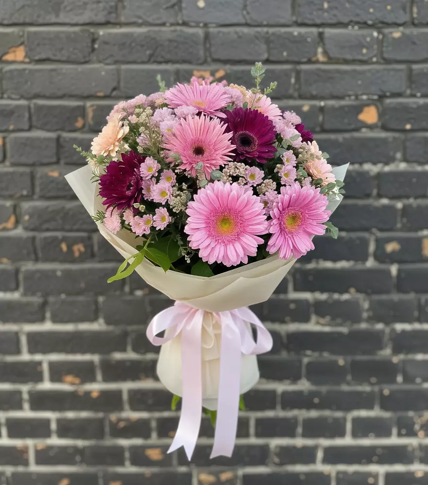 Букет цветов из: Герберы и Хризантемы в Оленегорске
