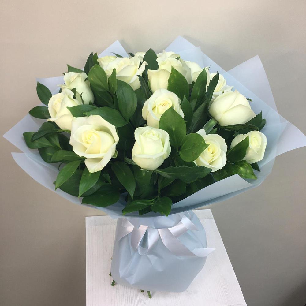 Букет 15 Белых роз Проуд в Оленегорске