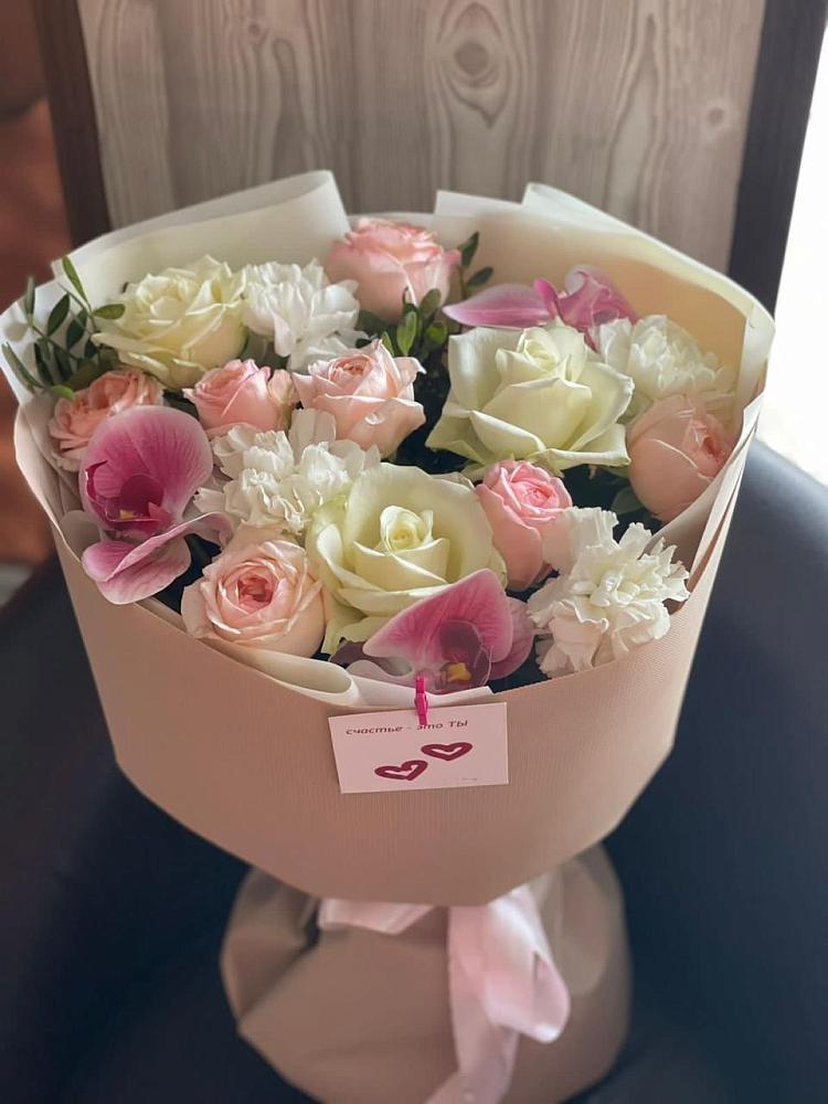 Букет цветов из: Орхидеи, Розы и Гвоздики в Оленегорске