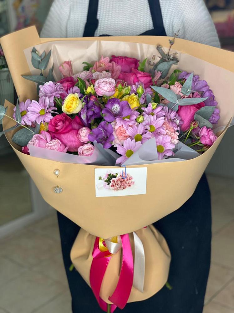 Букет цветов из: Хризантемы, Гвоздики и Альстромерии в Оленегорске