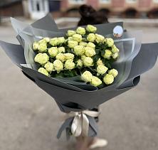 Букет Белые кустовые розы Солинеро в Оленегорске