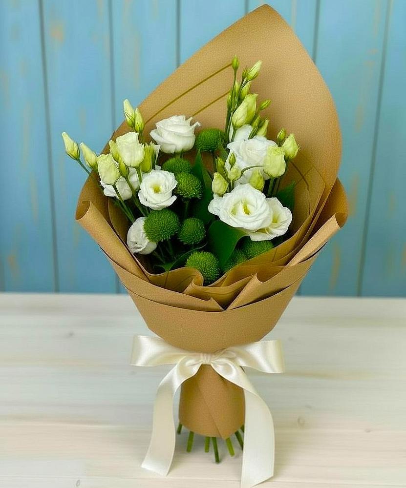 Букет цветов из: Хризантемы и Лизиантусы в Оленегорске