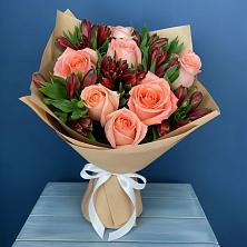 Букет цветов из:  Розы и Альстромерии в Оленегорске
