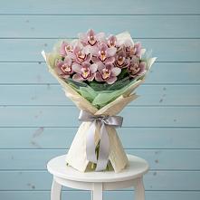 Букет цветов из:  Орхидеи и Розы в Оленегорске
