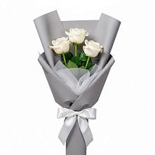 Букет 3 белые розы в Оленегорске