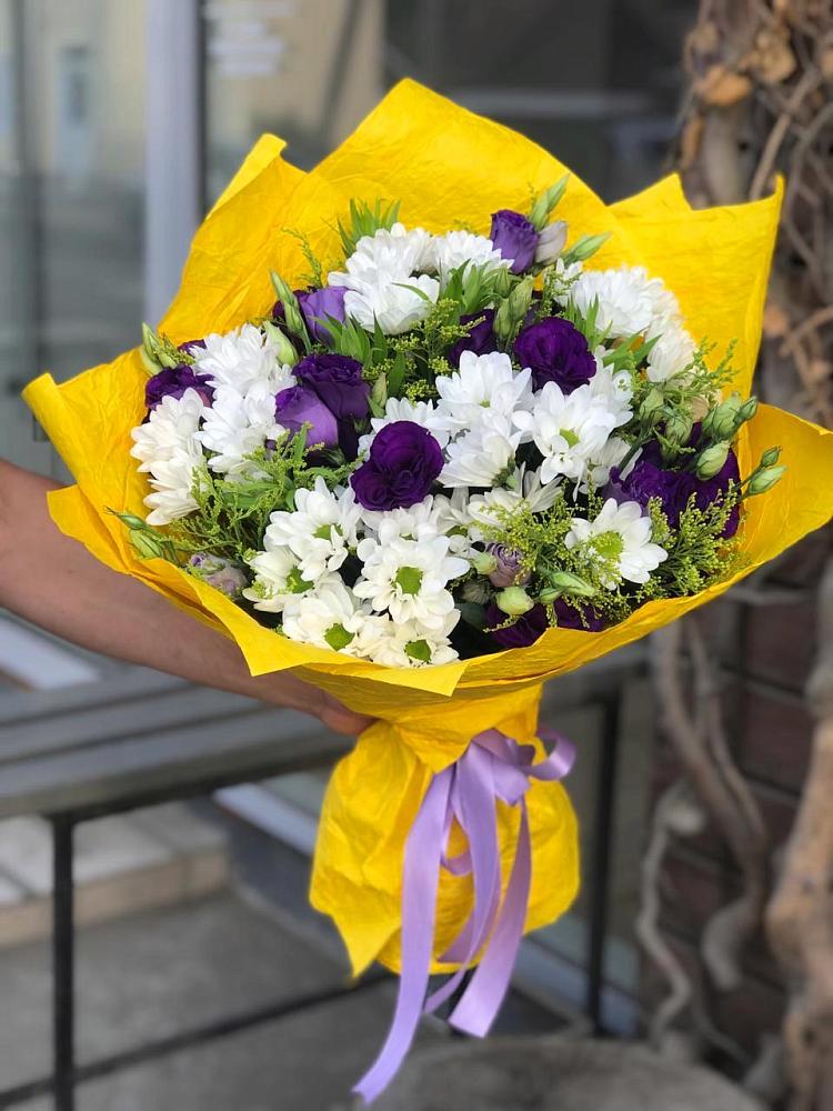 Букет цветов из: Ирисы, Хризантемы и Ромашки в Оленегорске