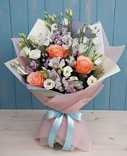 Букет цветов из:  Лизиантусы, Розы, Альстромерии и Гипсофила в Оленегорске