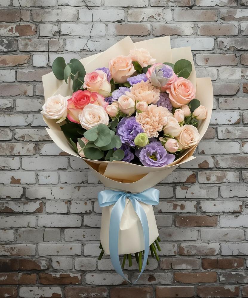 Букет цветов из: Розы, Лизиантусы и Гвоздики в Оленегорске