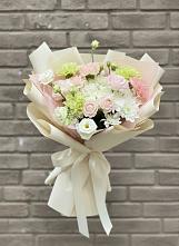 Букет цветов из:  Гвоздики, Розы, Лизиантусы и Хризантемы в Оленегорске