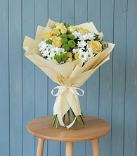 Букет цветов из:  Хризантемы и Розы в Оленегорске