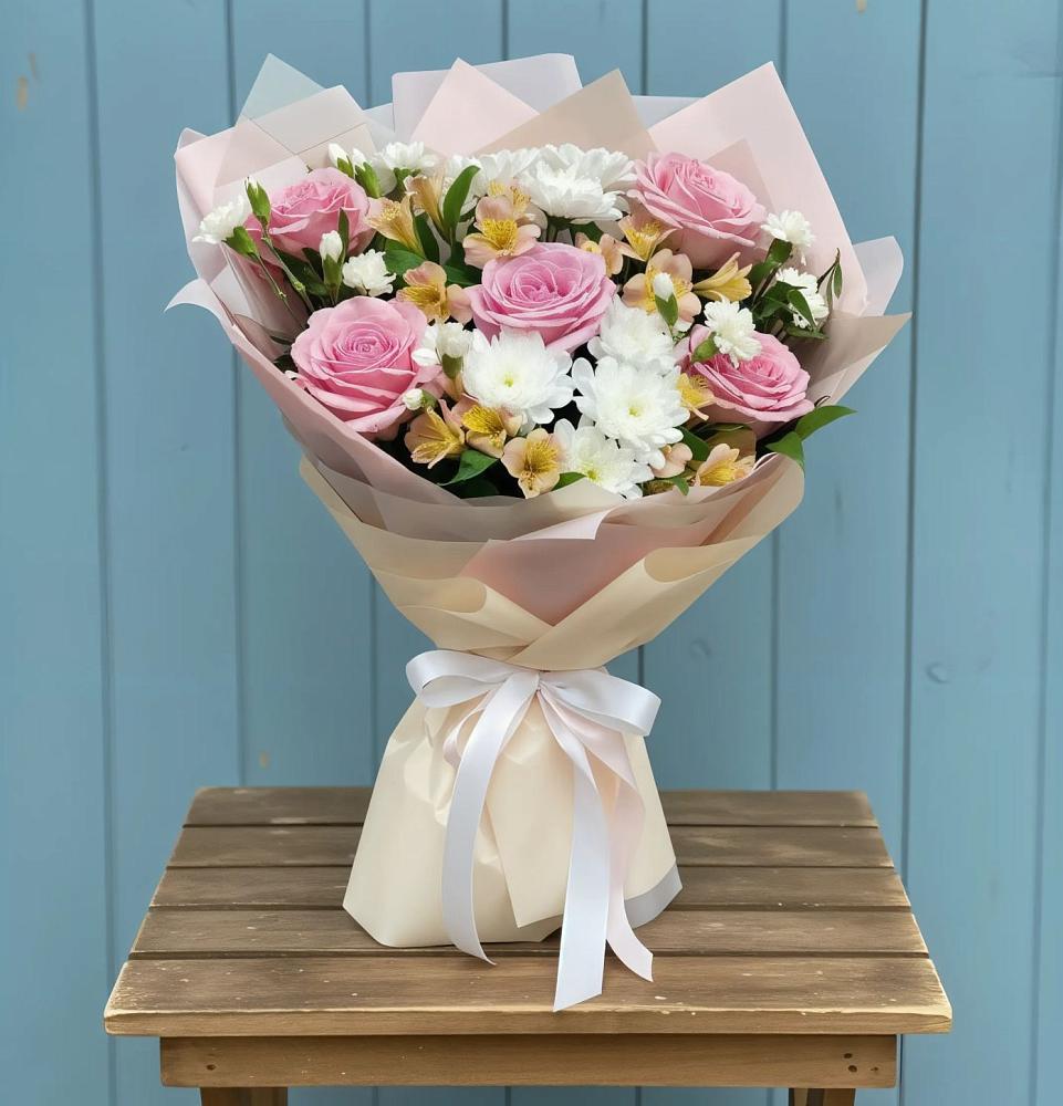 Букет цветов из: Гвоздики, Орхидеи и Розы в Оленегорске