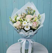 Букет цветов из:  Розы и Лизиантусы в Оленегорске