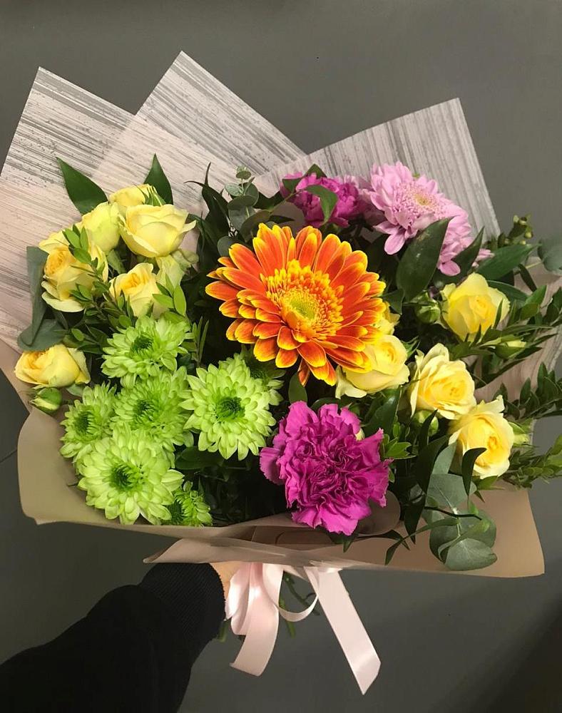 Букет цветов из: Гвоздики, Герберы, Розы и Хризантемы в Оленегорске