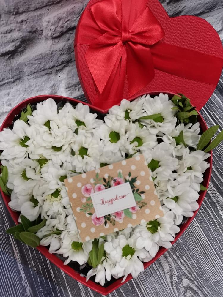 Цветочная композиция из Хризантемы в виде сердца в Оленегорске