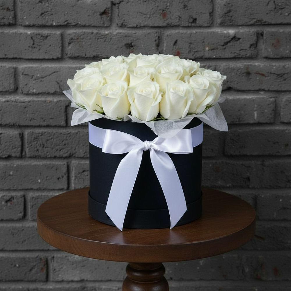 Цветочная композиция из Розы в шляпной коробке в Оленегорске