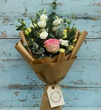 Букет цветов из:  Розы и Лизиантусы в Оленегорске