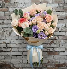 Букет цветов из:  Розы, Лизиантусы и Гвоздики в Оленегорске