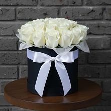 Цветочная композиция из Розы в шляпной коробке в Оленегорске