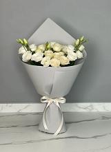 Букет цветов из:  Розы и Лизиантусы в Оленегорске